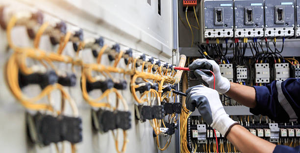 Professional Electrician technician working in Tamarac, FL